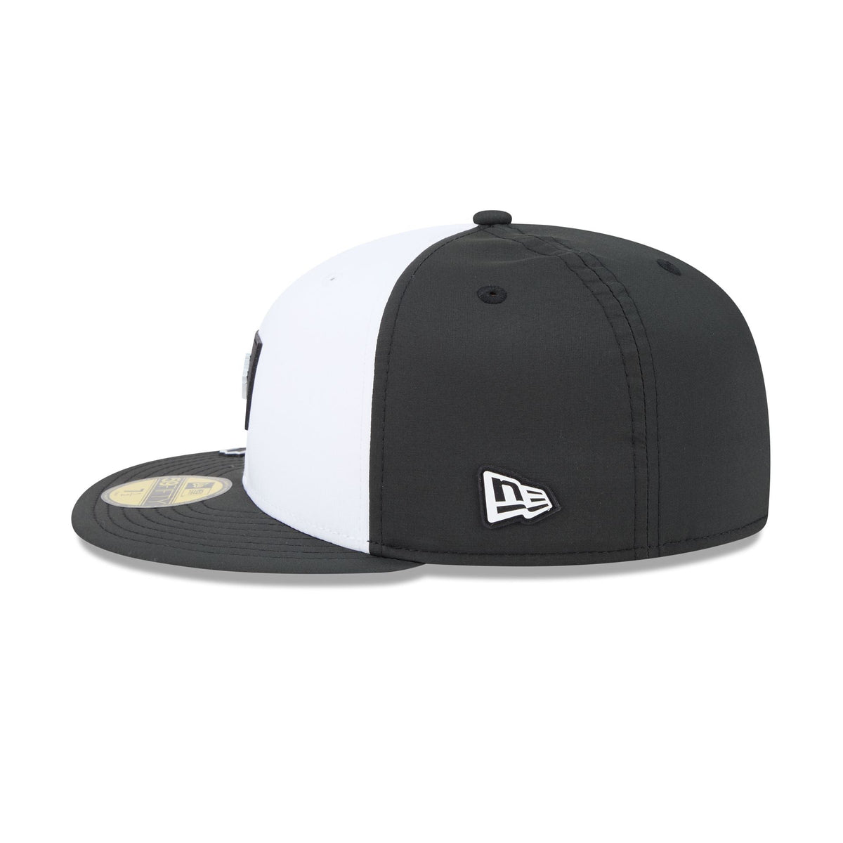 Toronto Blue Jays 2026 Clubhouse Black & White 59FIFTY Fitted Hat