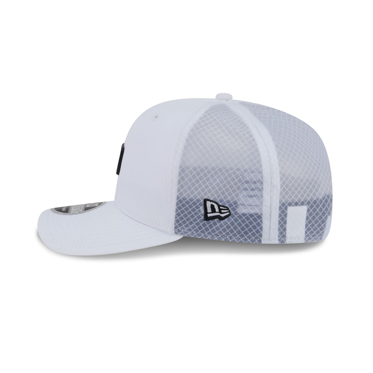 Philadelphia Eagles Mini Badge 9SEVENTY Trucker Hat